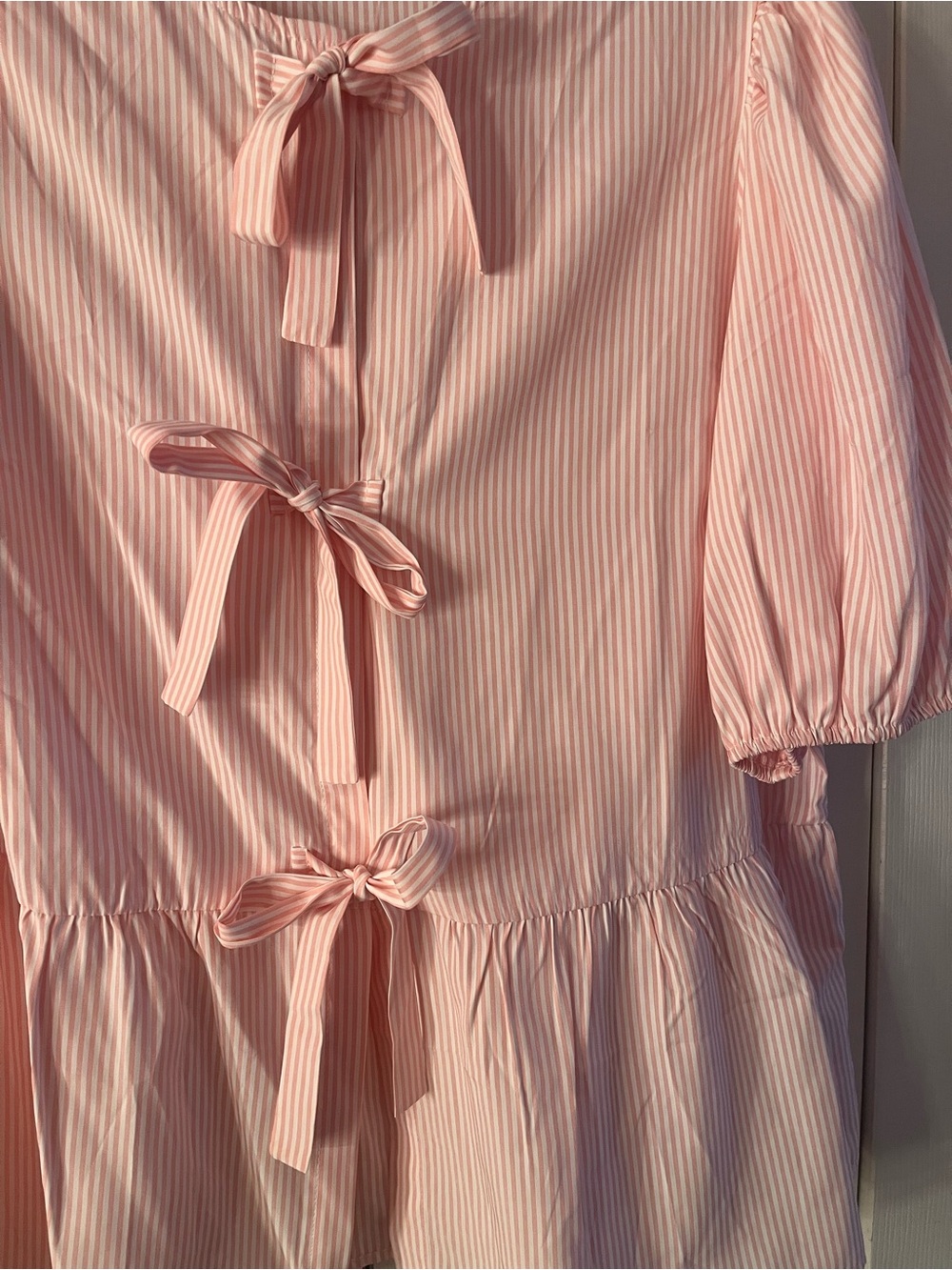 Amazon button down top with bows - Picture 2 of 3